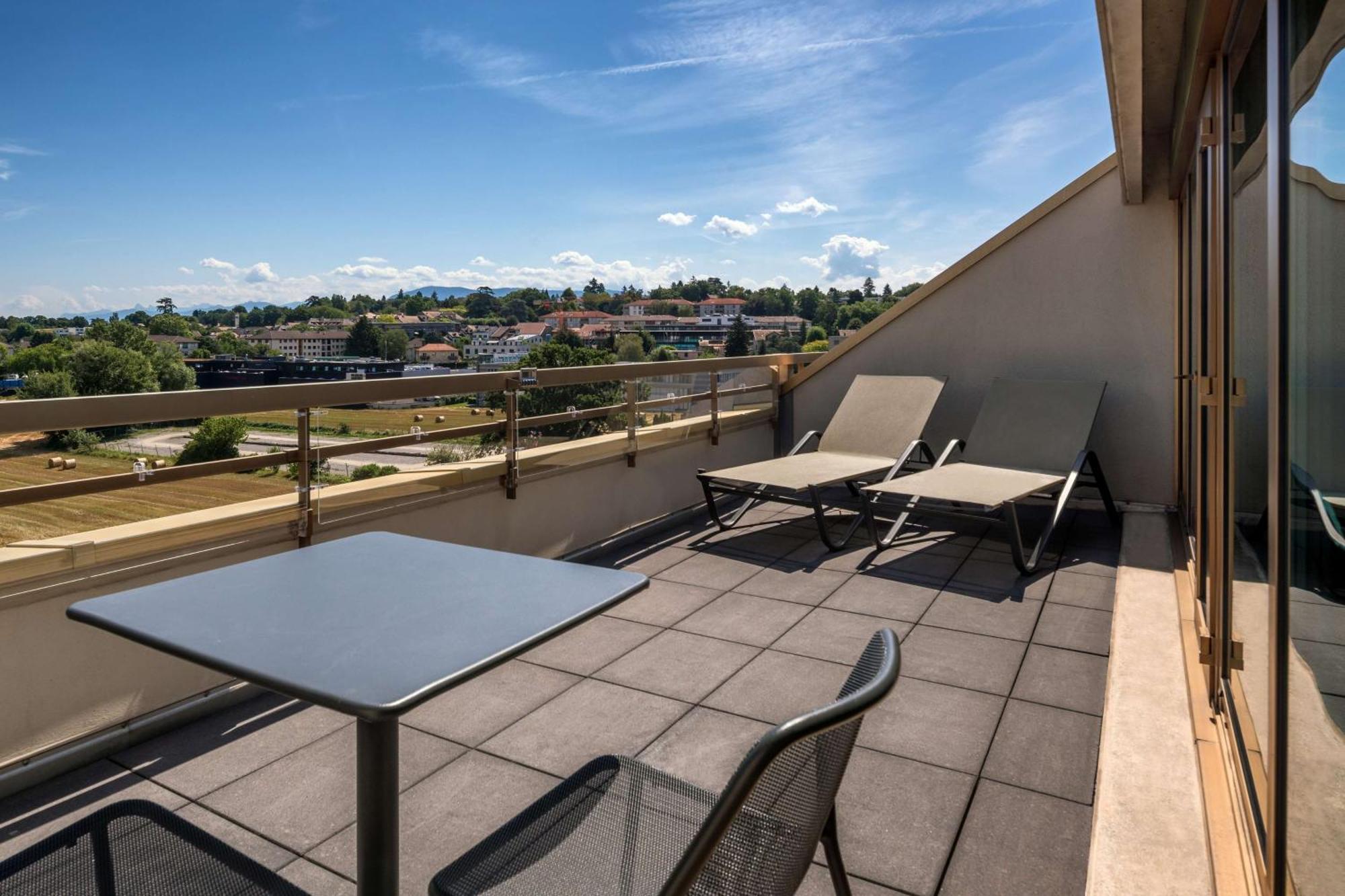 Hilton Geneva And Conference Centre 4*