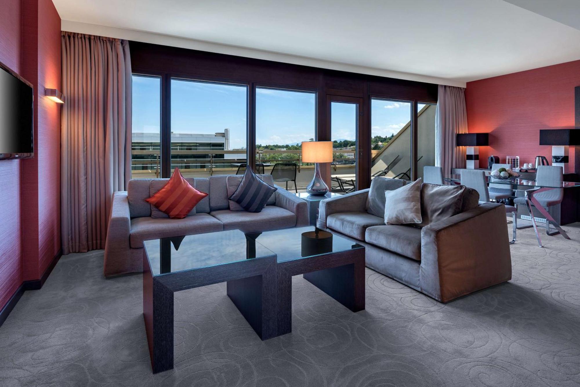 Hotel Hilton Geneva And Conference Centre 4*