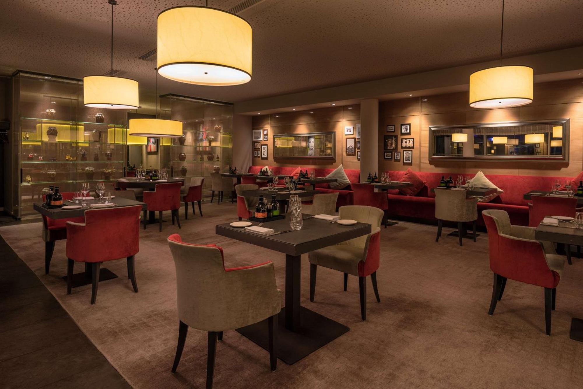Hotel Hilton Geneva And Conference Centre 4*