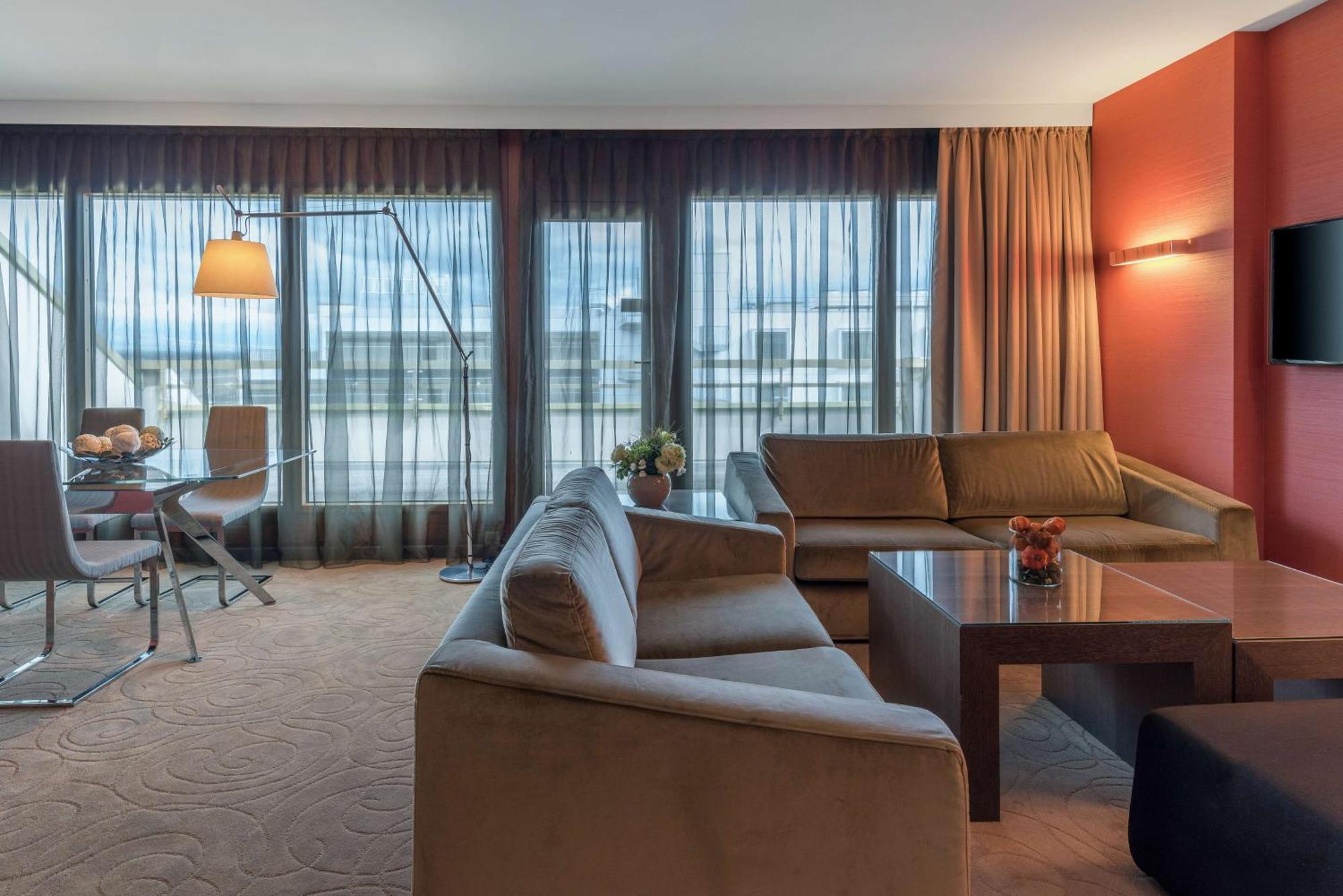 Hilton Geneva And Conference Centre Hotel 4*