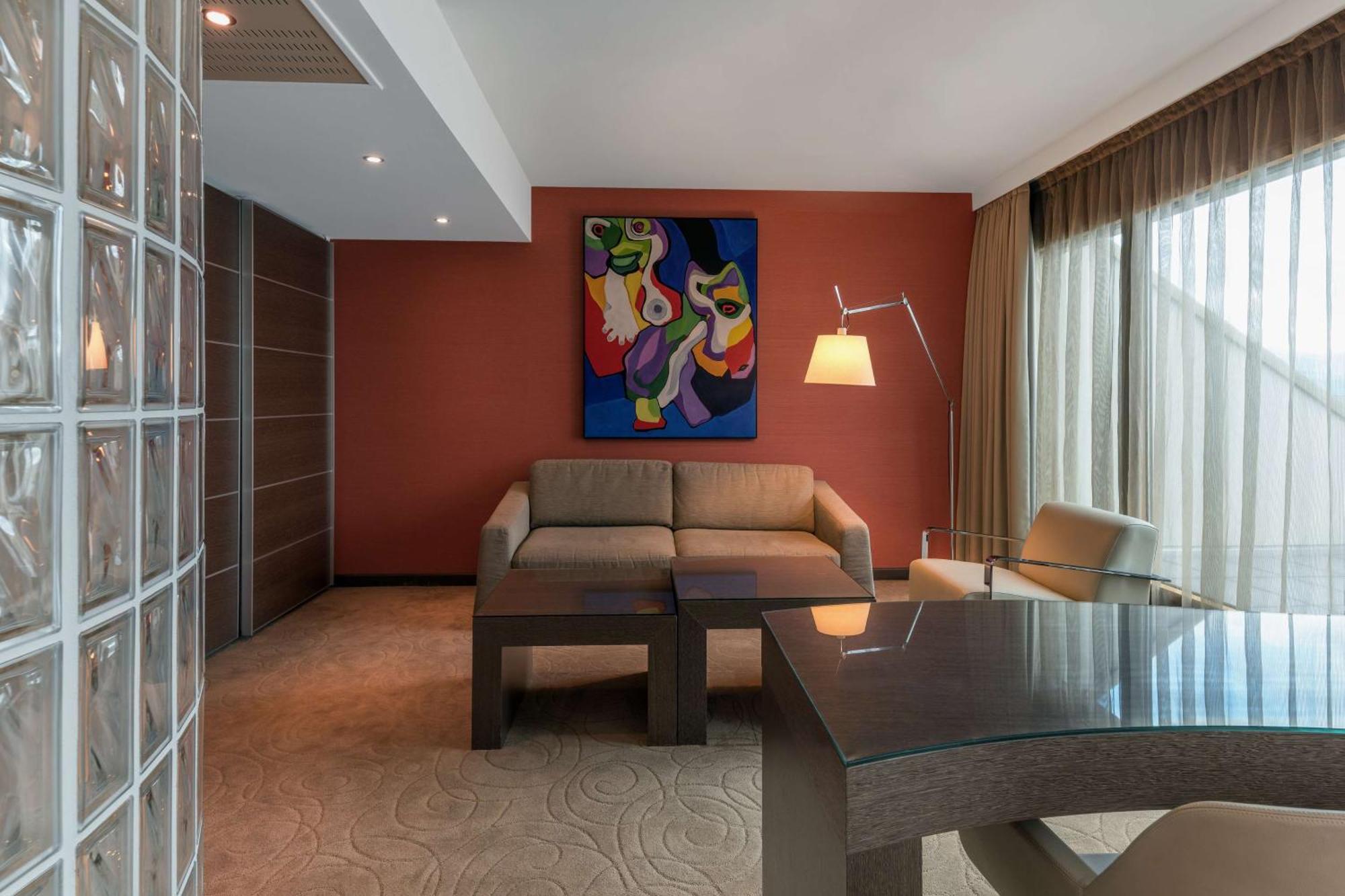 Hilton Geneva And Conference Centre Hotel 4*