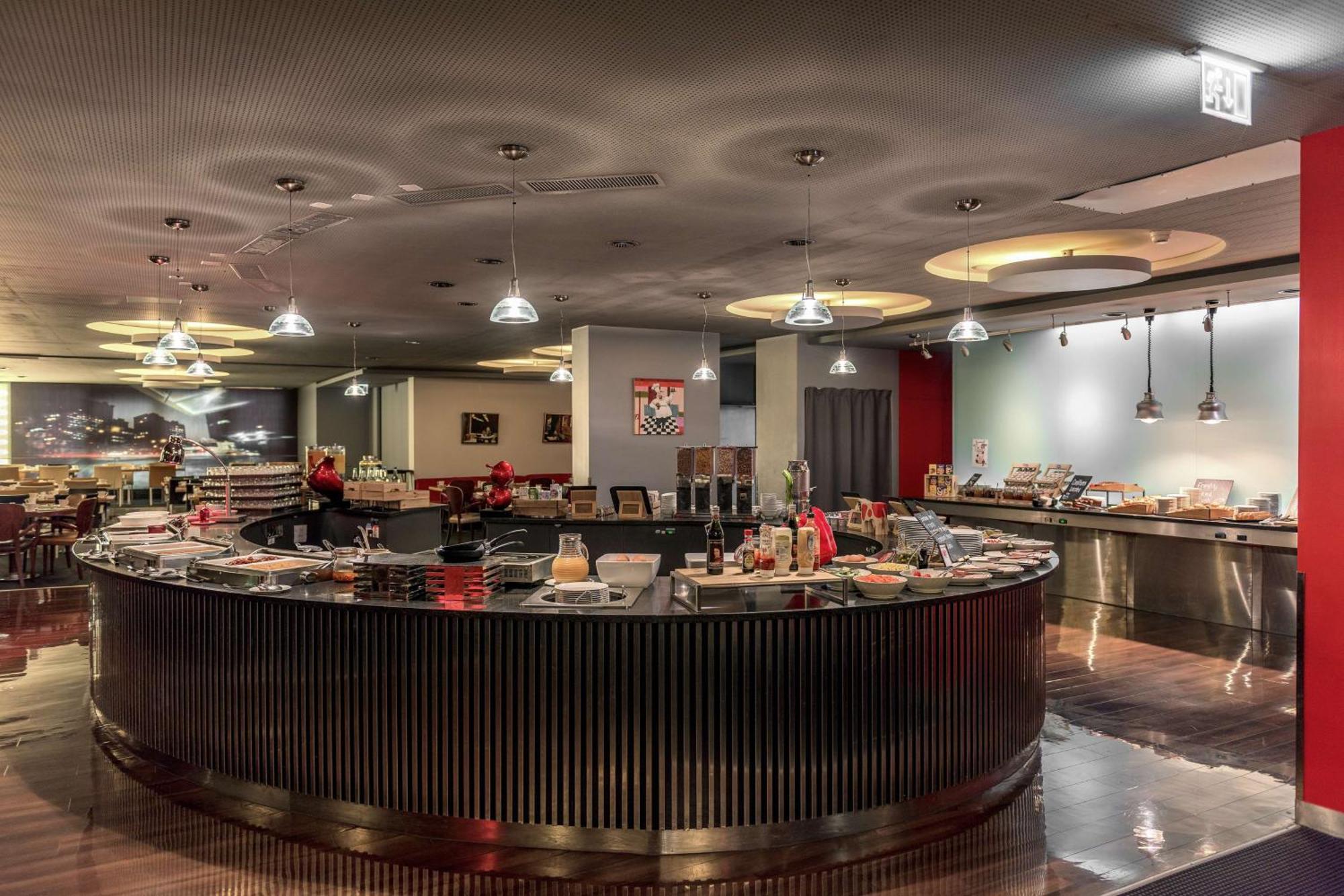 Hilton Geneva And Conference Centre 4*