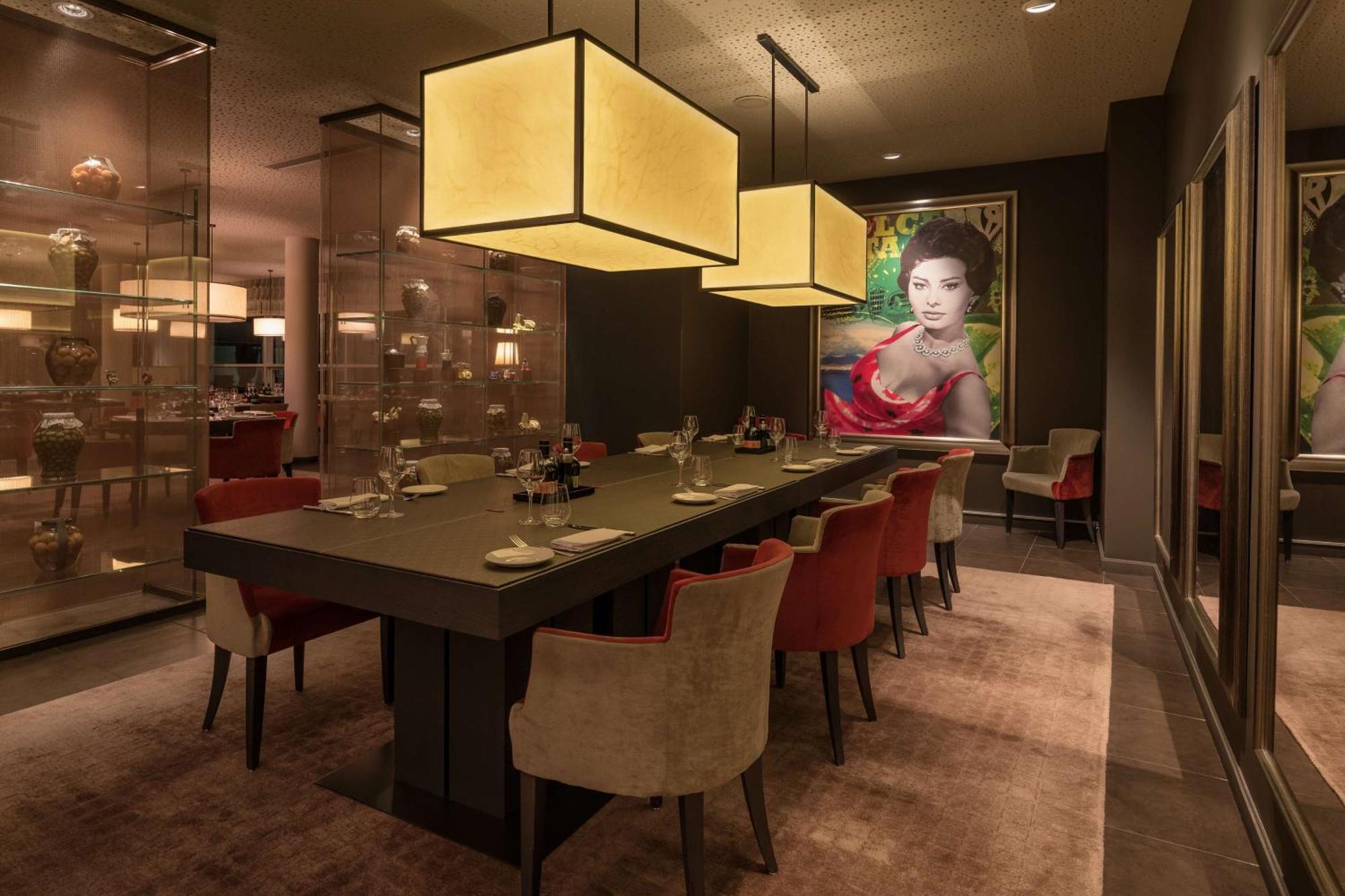 Hilton Geneva And Conference Centre Hotel 4*